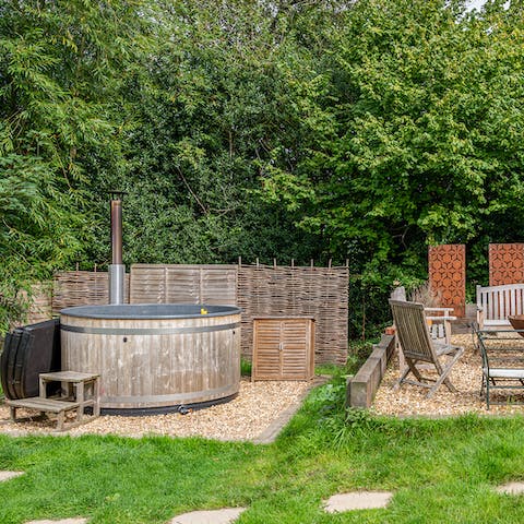 Treat yourselves to a soak in the wood-fired hot tub or sip drinks around the fire pit