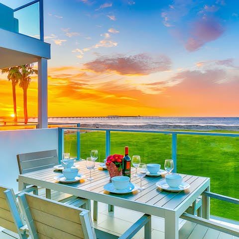 Enjoy dinner with a view of the sea and Ocean Beach Pier