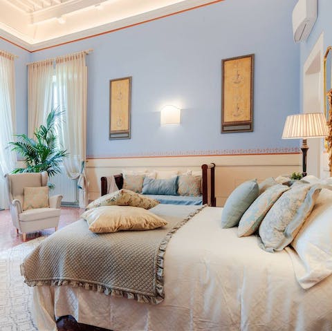 Sleep like a king in the grand bedrooms