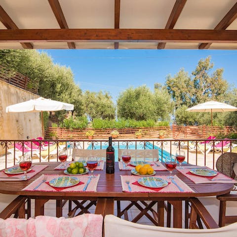 Enjoy alfresco feasts under the shaded pergola