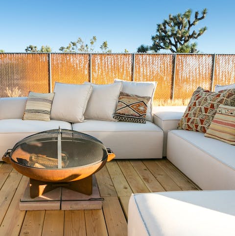 Spend time together around the fire pit, perfect for those chilly desert evenings