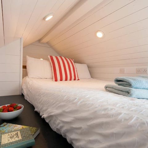 Cuddle up in the cosy loft bed 