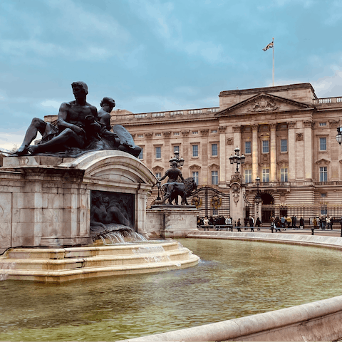 Enjoy the twelve-minute stroll to Buckingham Palace