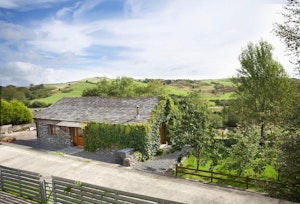 Chestnut Barn image 2