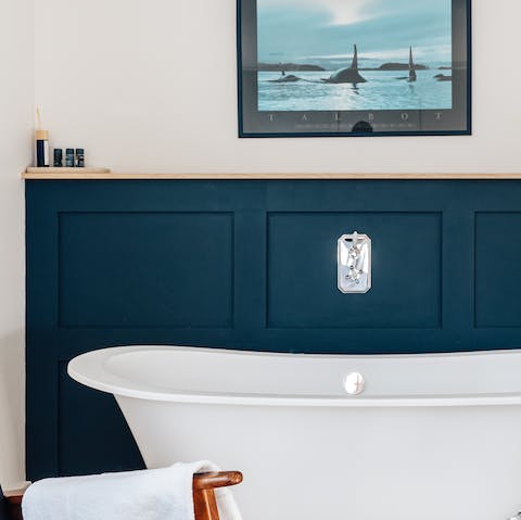 Unwind after a day in the free standing bathtub after a day of exploring Great Yarmouth town, just a ten-minute drive away  