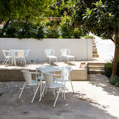 Rustle up a home cooked meal to eat al fresco in the communal patio  area