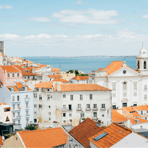 Explore the Graça neighbourhood and beyond from this central Lisbon abode 