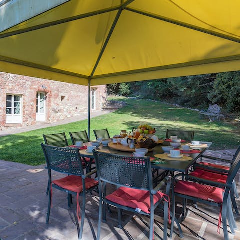 Look forward to lunching on local produce in the warm sunshine
