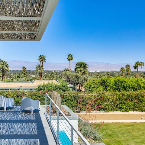 Located in the heart of Rancho Mirage with its restaurants, bars, hiking trails and golf courses