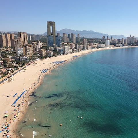 Enjoy your stay in the heart of Benidorm, just moments away from a sandy beach