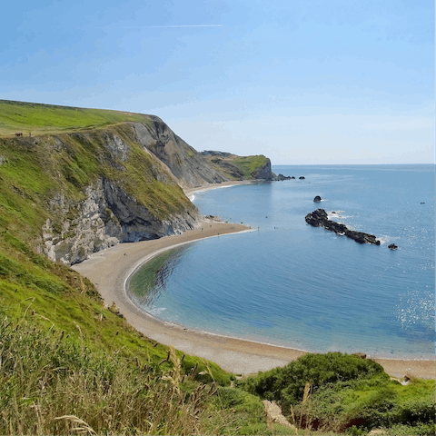 Head to the dramatic Jurassic Coast, a fifteen-minute drive away