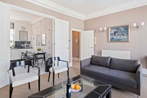 Belgravia Belle image 12