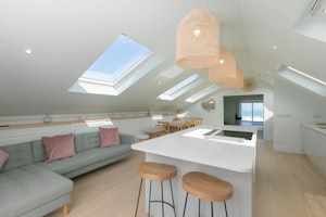 The English Pearl image 10