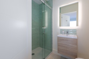 The English Pearl image 3