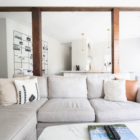 Curl up in the cosy living room after a day of exploring the sights of Los Angeles 