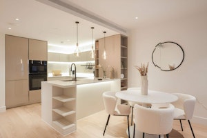The Master Suite image 10