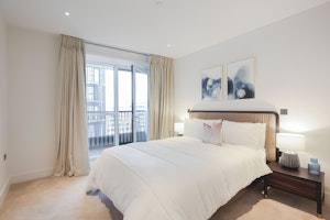 The Master Suite image 9