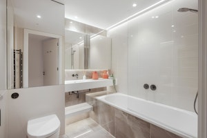 The Master Suite image 6
