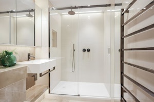 The Master Suite image 5