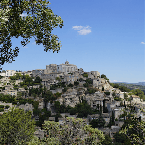 Stay in the picturesque hilltops of Gordes