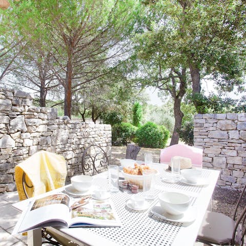 Enjoy alfresco breakfasts in the idyllic outdoor dining area
