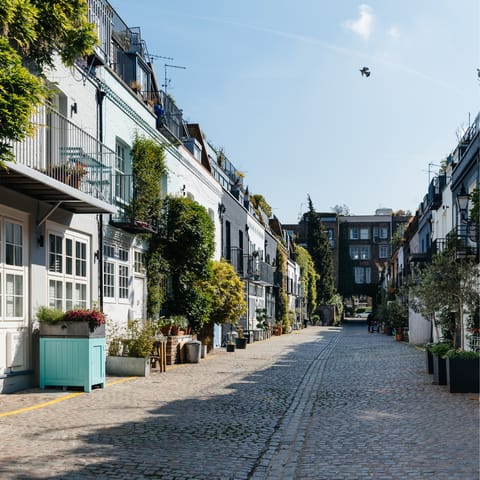 Meander through pretty streets for thirty minutes to reach Notting Hill on foot