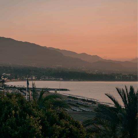Stay on the edge of Marbella, ten minutes from the Golden Mile