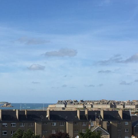 Feel inspired by the views across the historic old town of Saint-Malo