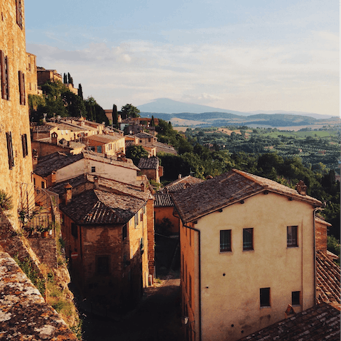 Drive into the Old Town of Montepulciano in just minutes