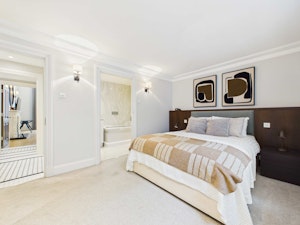 Gilded Kensington image 2