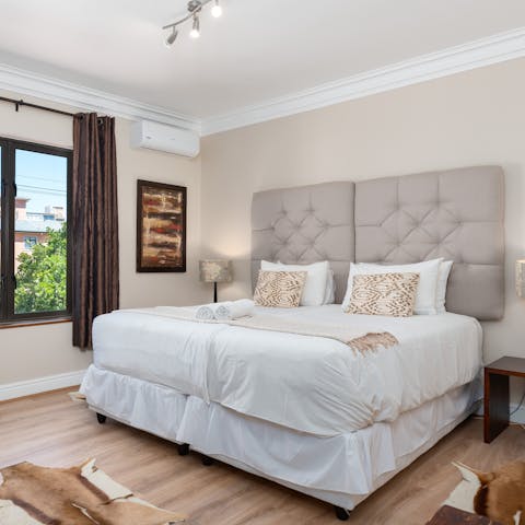 Wake up in the comfortable bedrooms feeling rested and ready for another day of Cape Town sightseeing