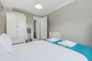 Oyster Shore image 3