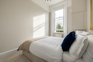 Earl's Court Elegance image 2