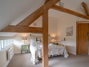 Peacock Cottage image 11