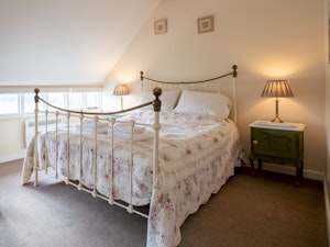 Peacock Cottage image 6