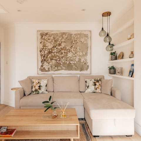 Unwind in the bright living area after exploring nearby Kensington