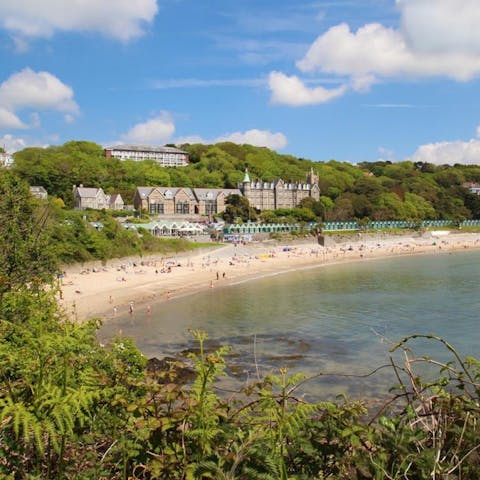 Stay right on Langland Bay, close to eateries, beaches and coastal paths