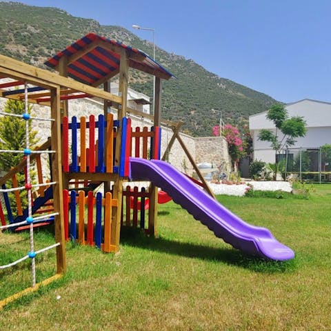 Keep the little ones busy on the play set in the garden