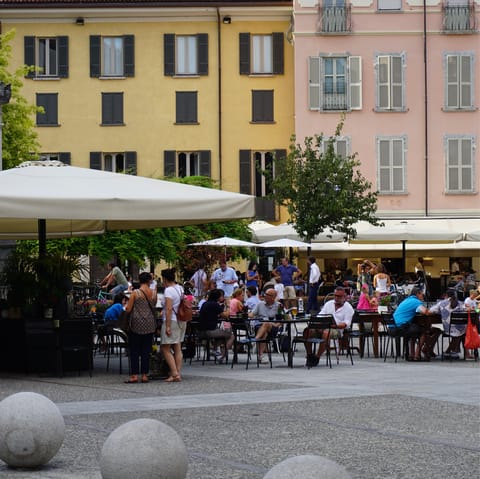 Visit the charming restaurants and bars in Como city centre