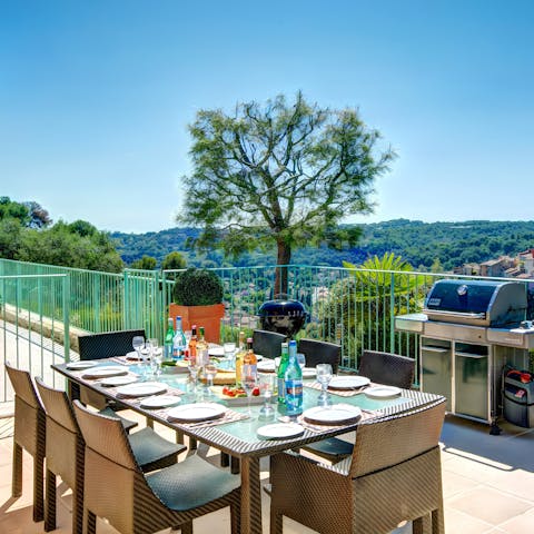 Gather around the alfresco dining table to enjoy feasts from the barbecue