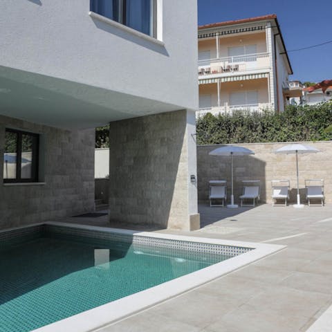 Make a splash in the private pool and lie back on the sun loungers