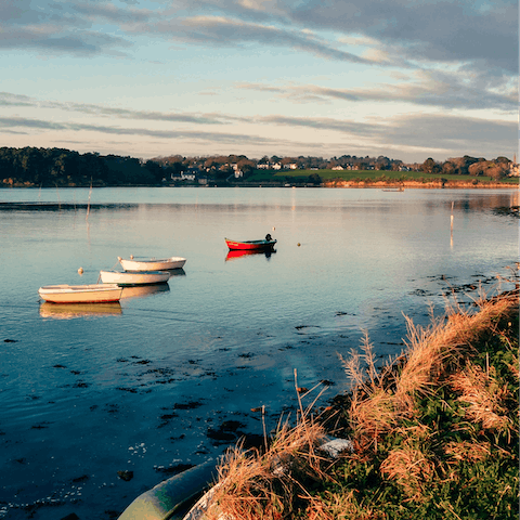 Explore the picturesque coves, islands and beaches of the surrounding Gulf of Morbihan