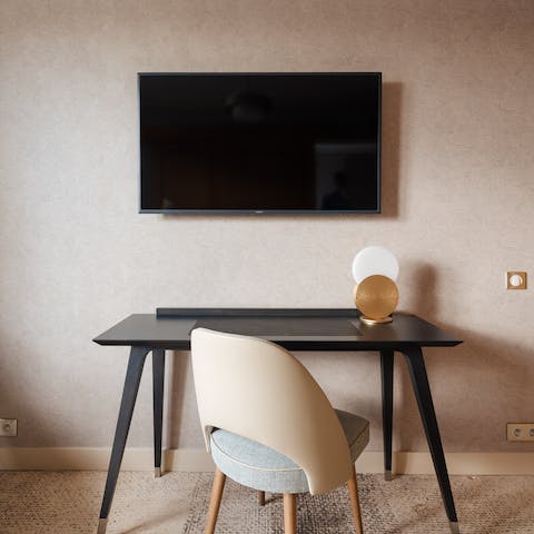 Work easily from home thanks to the dedicated desk space