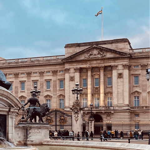 Become neighbours with royalty – Buckingham Palace is just down the road