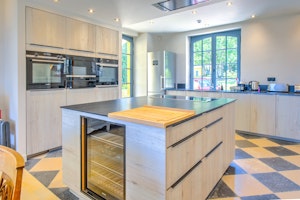 Stately Retreat image 15