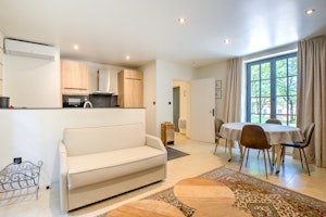 Stately Retreat image 14