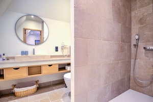 Stately Retreat image 12