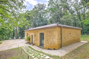 Stately Retreat image 10