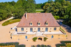 Stately Retreat image 7