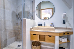 Stately Retreat image 3